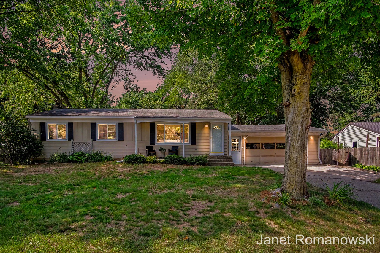 Homes for sale in Lowell, MI | 11141 Woodbushe Dr, Lowell, MI 49331 | MLS# 70547015