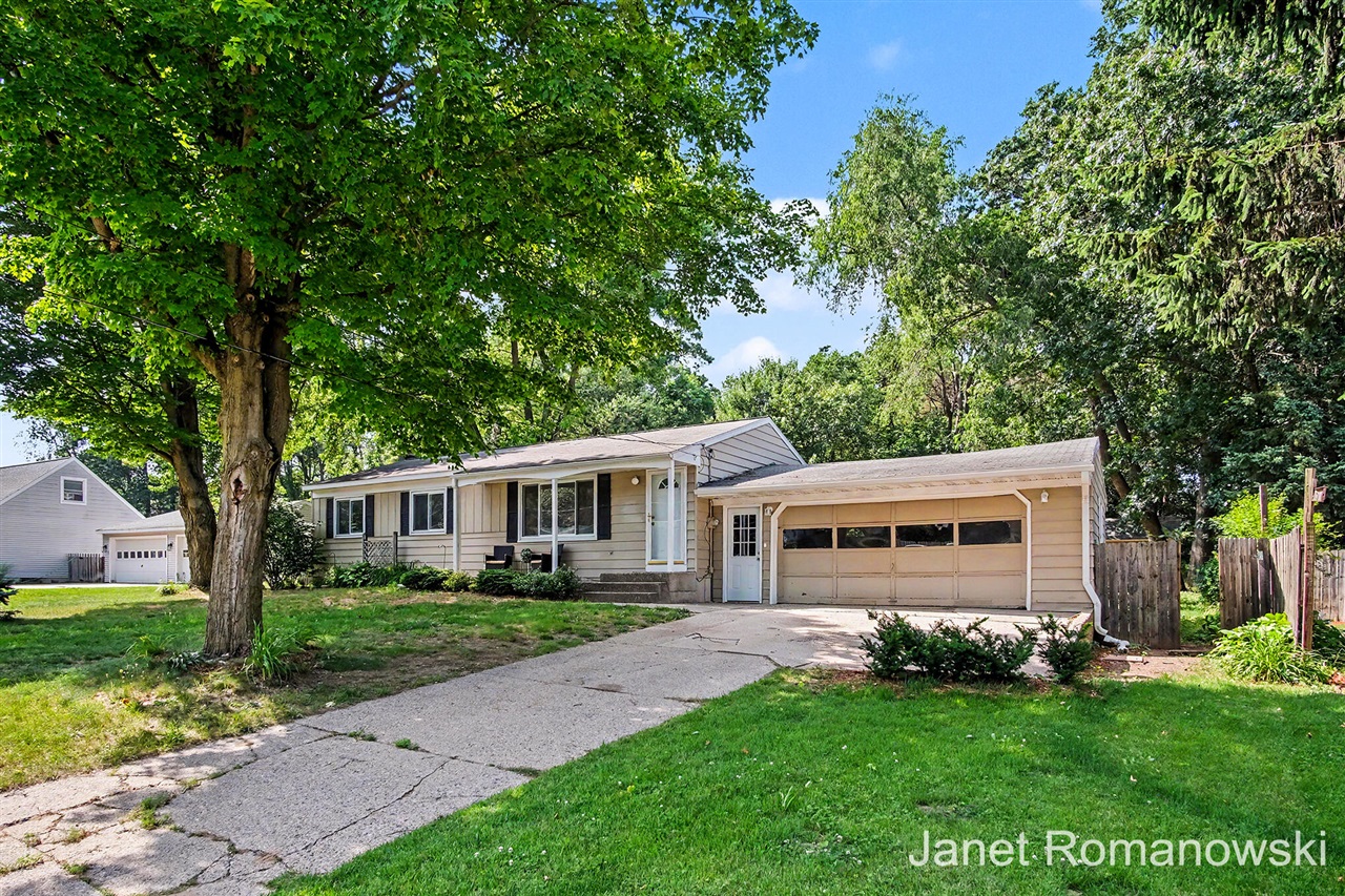 Homes for sale in Lowell, MI | 11141 Woodbushe Dr, Lowell, MI 49331 | MLS# 70547015