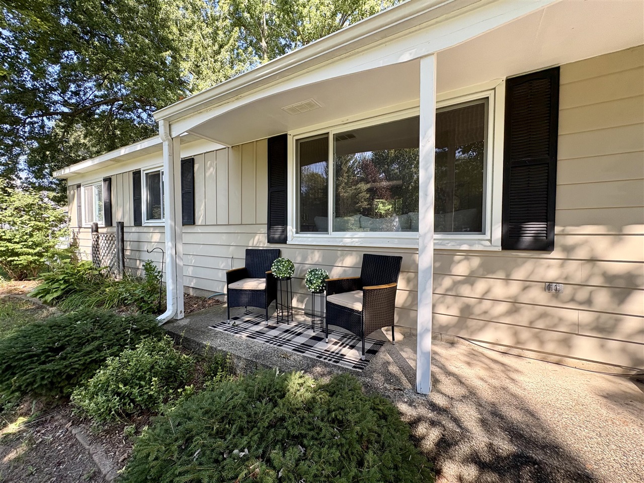 3rd image of 11141 Woodbushe Dr, Lowell, MI 49331 | MLS# 70547015