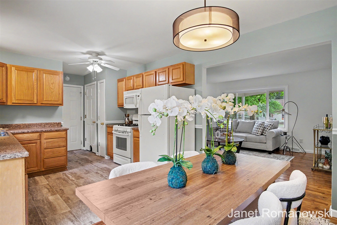 5th image of 11141 Woodbushe Dr, Lowell, MI 49331 | MLS# 70547015