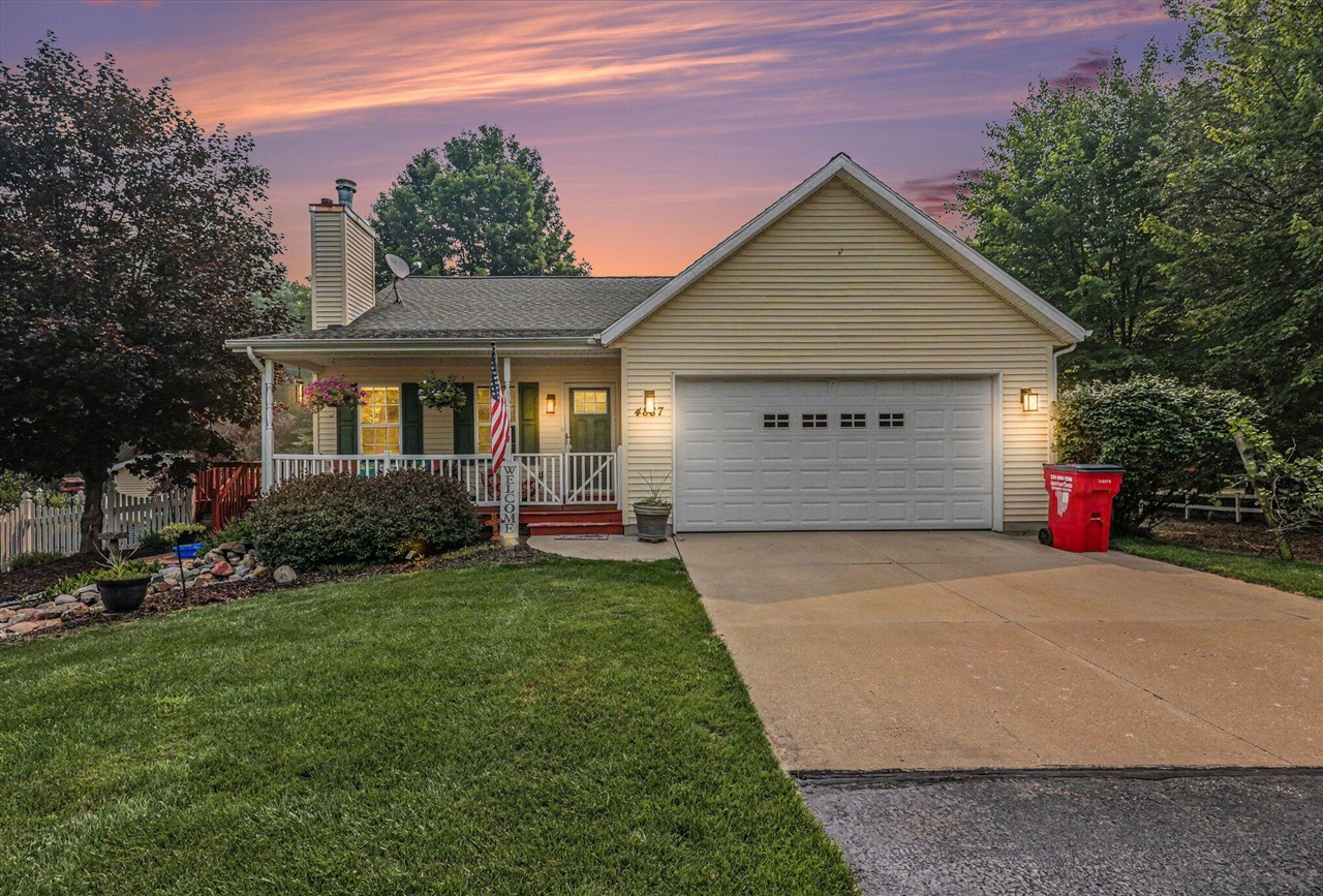 1st image of 4887 W Jack Pine Dr, Grant, MI 49327 | MLS# 70547029