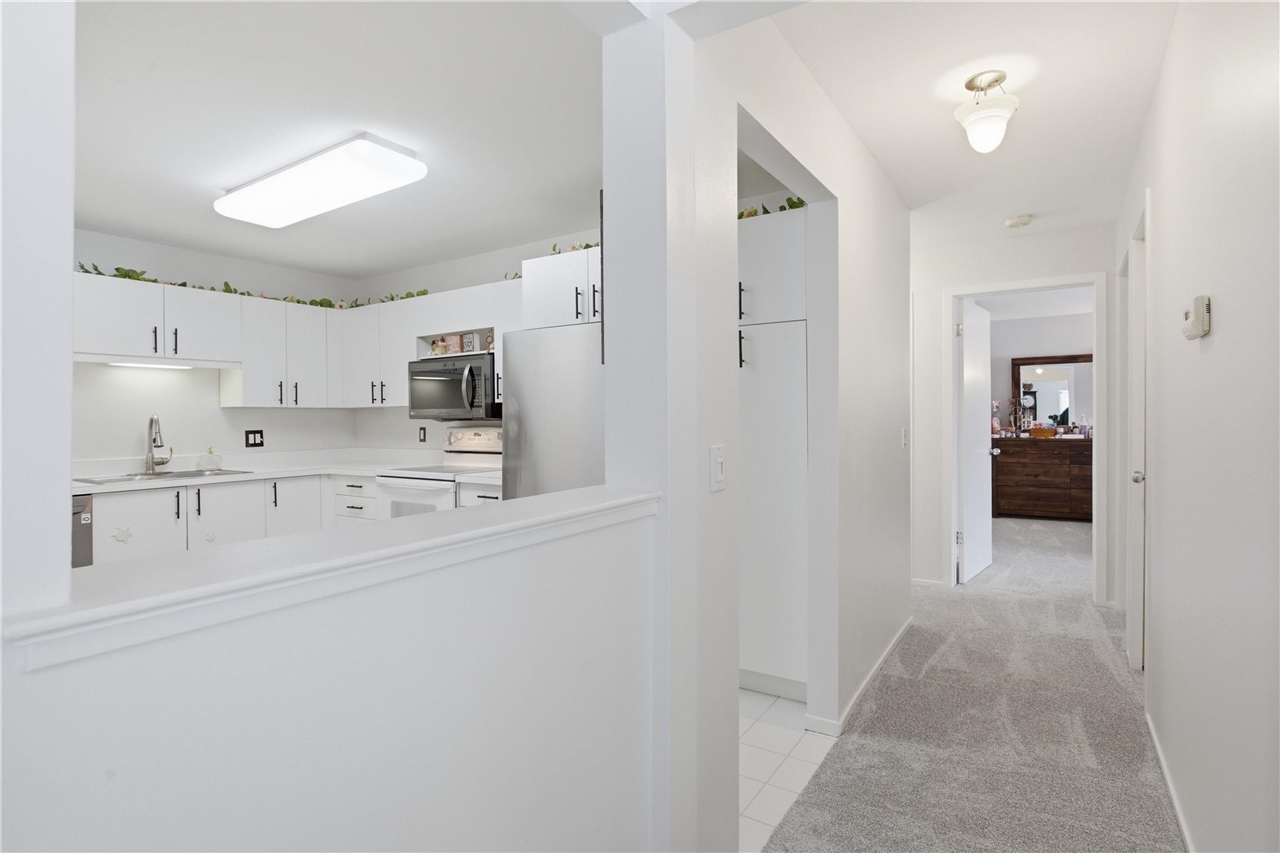 2nd image of 30414 Orchard Lake Rd #13, Farmington, MI 48334 | MLS# 70547030