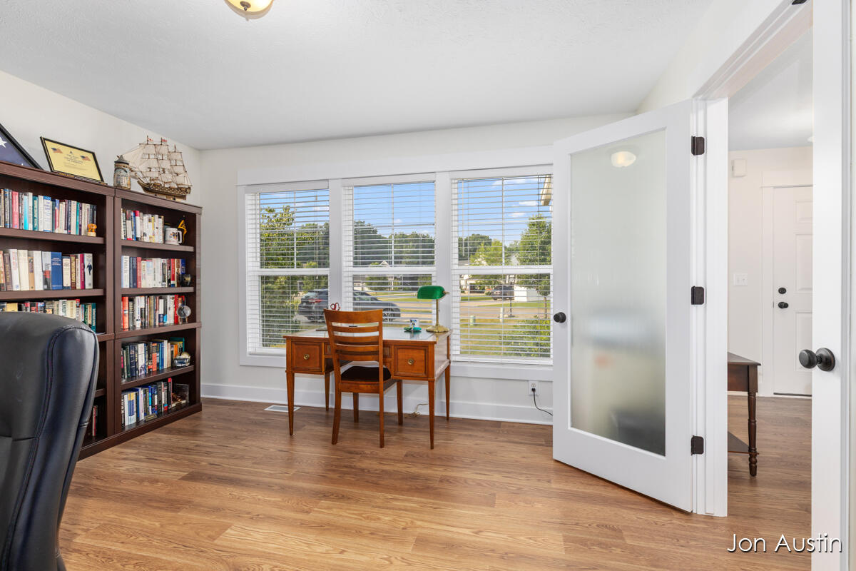 4th image of 2929 E Morgan Trl, Rockford, MI 49341 | MLS# 70547031