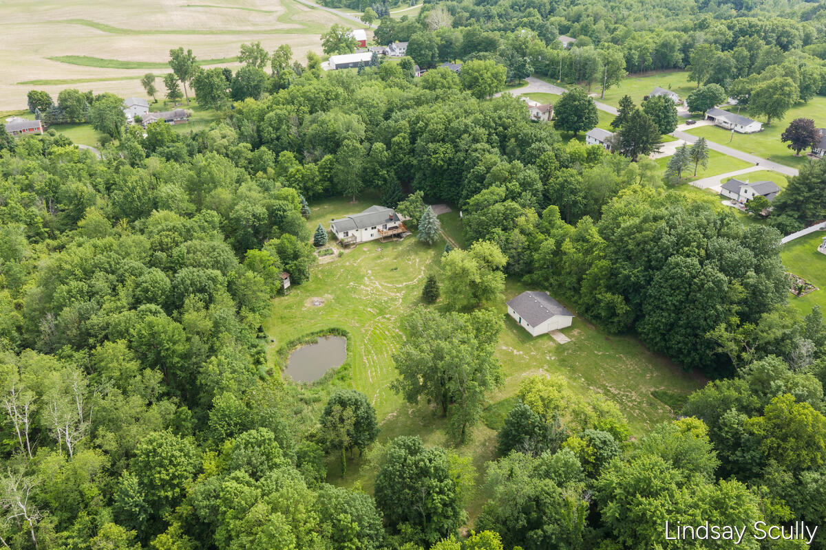 2nd image of 1525 104th St, Byron Center, MI 49315 | MLS# 70547049