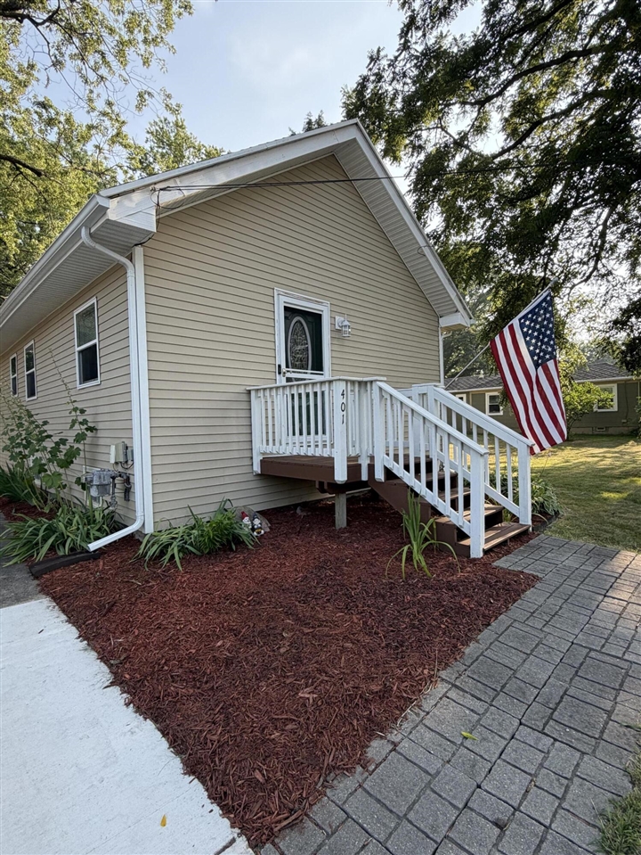 1st image of 401 W Miller Rd, Lansing, MI 48911 | MLS# 70547056