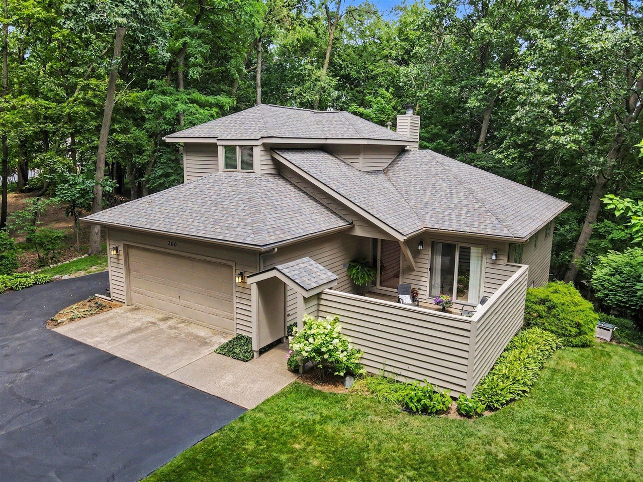 1st image of 200 Grandview Ave, Kalamazoo, MI 49001 | MLS# 70547098