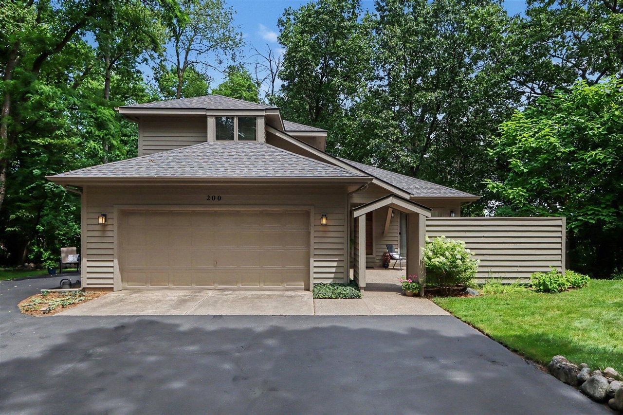 2nd image of 200 Grandview Ave, Kalamazoo, MI 49001 | MLS# 70547098