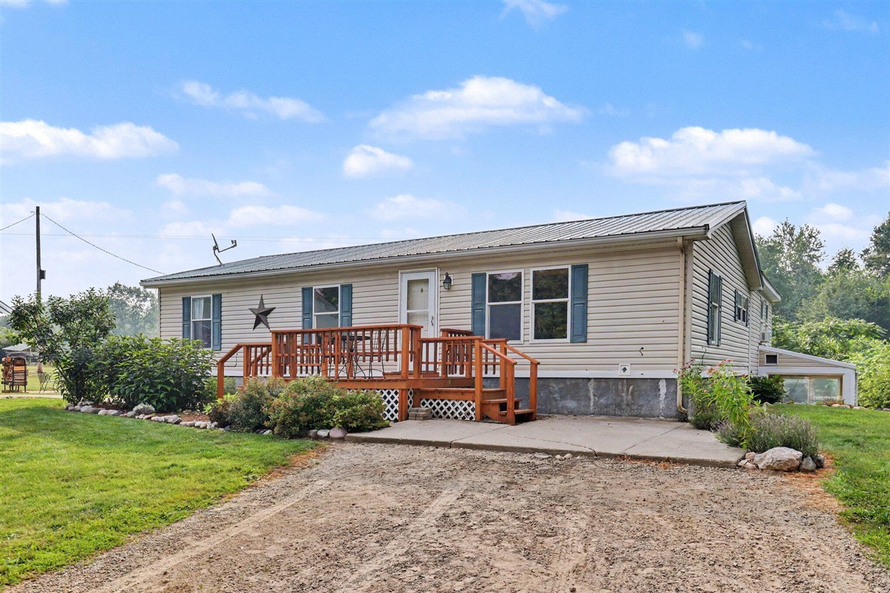 3rd image of 9752 Fuller Rd, Greenville, MI 48838 | MLS# 70547112