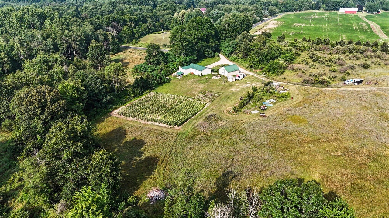4th image of 9752 Fuller Rd, Greenville, MI 48838 | MLS# 70547112