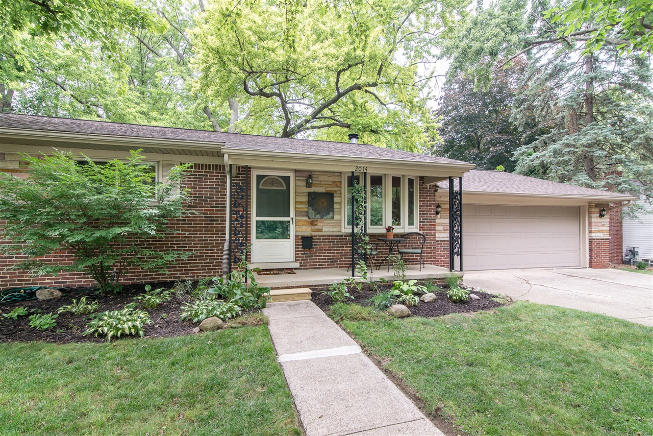 2nd image of 2014 Whittier Rd, Ypsilanti, MI 48197 | MLS# 70547114