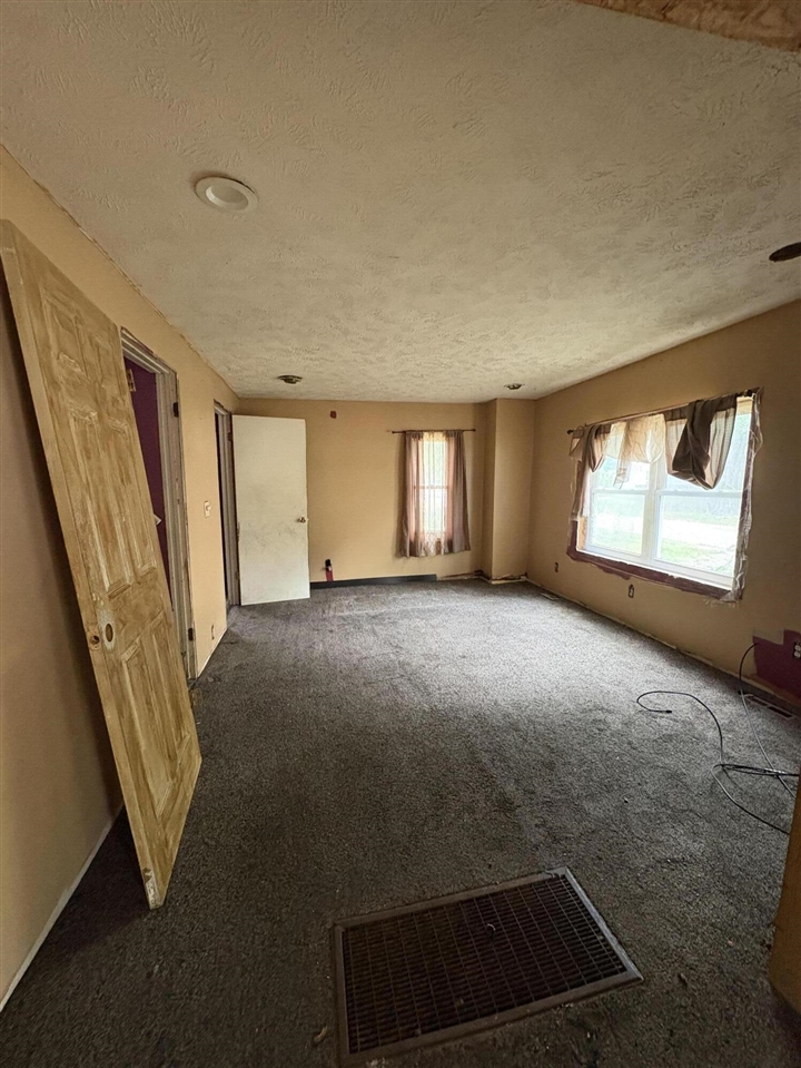 5th image of 212 W South St, Hartford, MI 49057 | MLS# 70547131