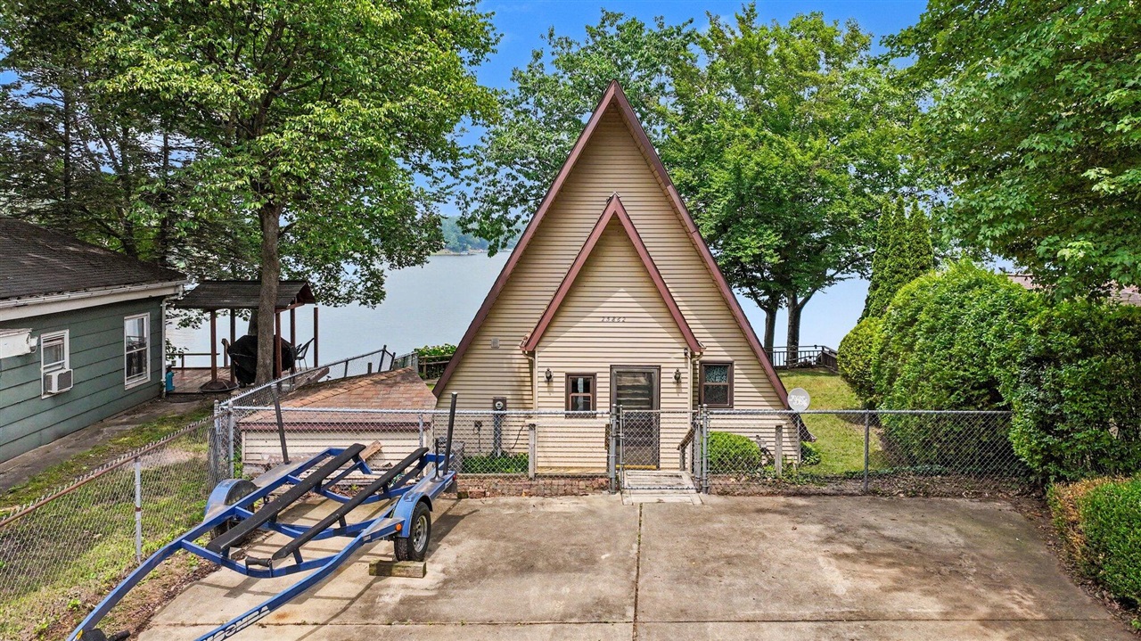 4th image of 25862 Shore Dr, Lawton, MI 49065 | MLS# 70547146