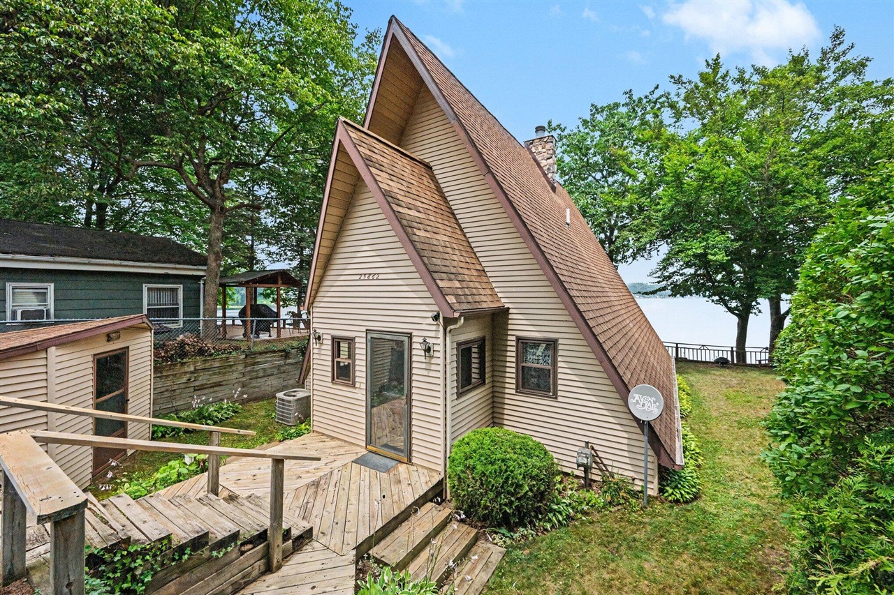5th image of 25862 Shore Dr, Lawton, MI 49065 | MLS# 70547146