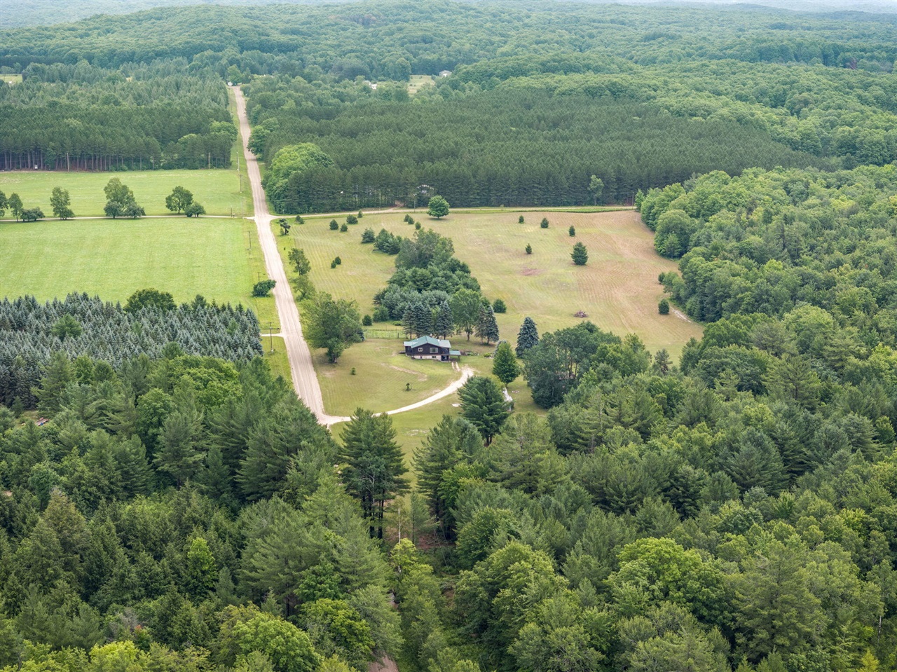 5th image of 9191 W 34 Rd, Harrietta, MI 49638 | MLS# 70547182