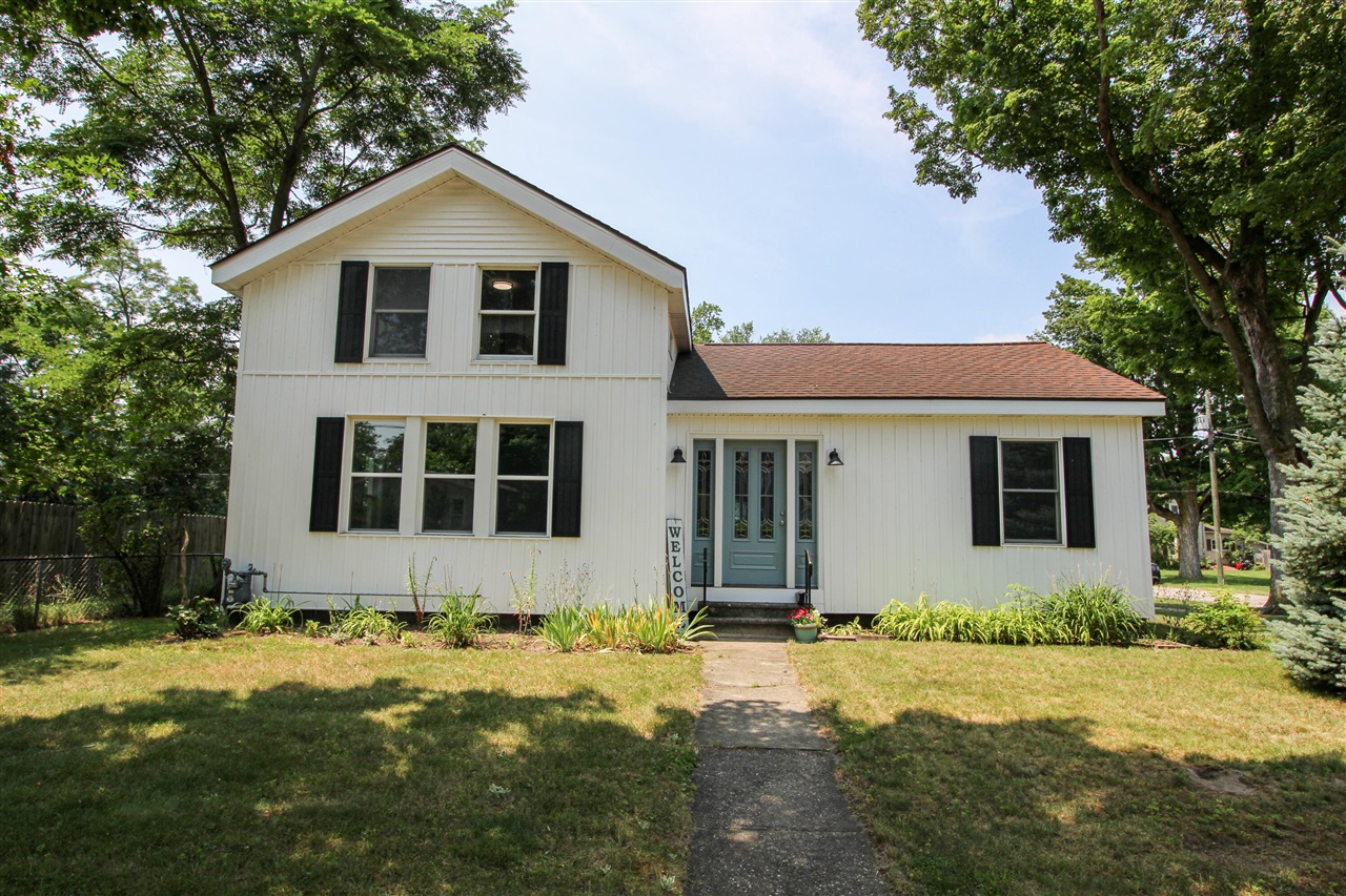 1st image of 422 Maple St, Three Rivers, MI 49093 | MLS# 70547199