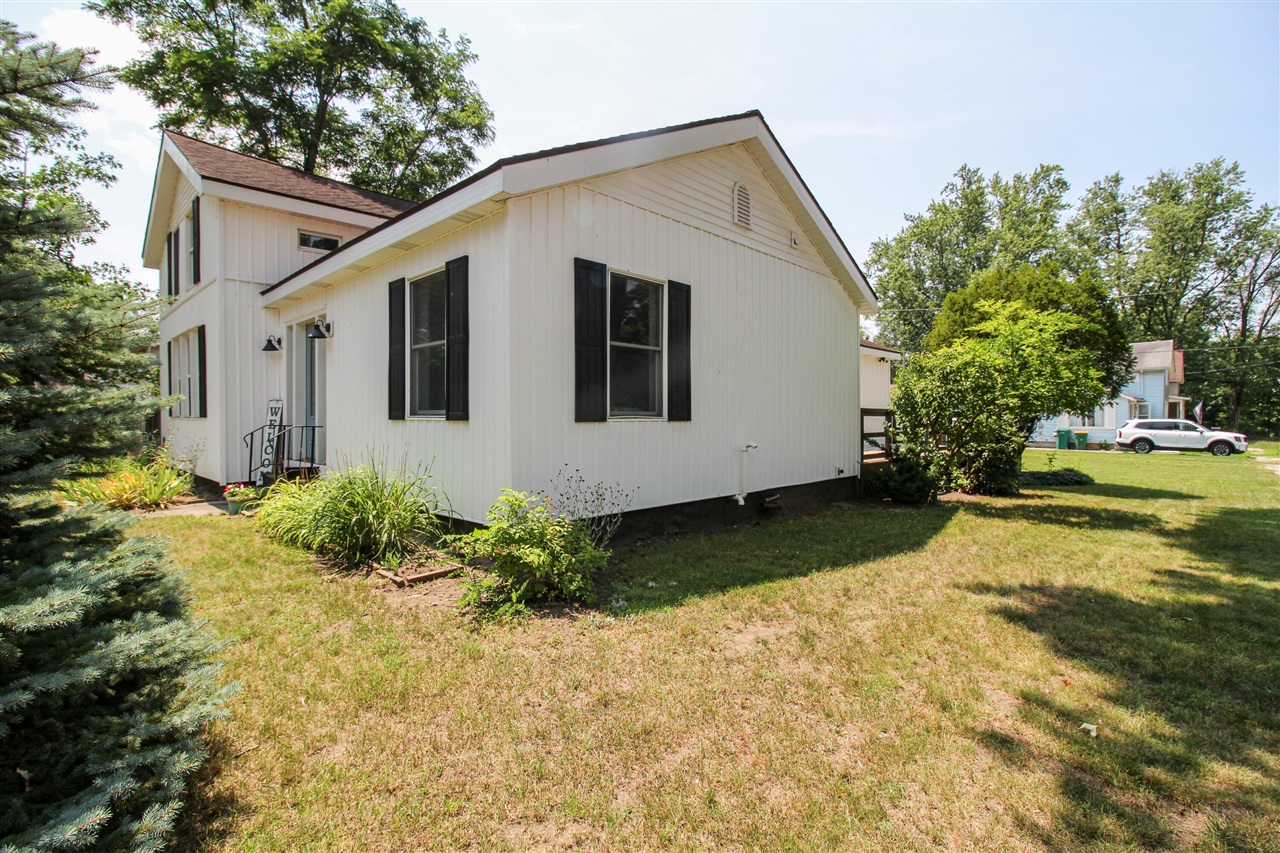 3rd image of 422 Maple St, Three Rivers, MI 49093 | MLS# 70547199