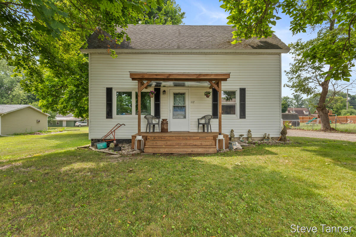 3rd image of 117 W Pine St, Edmore, MI 48829 | MLS# 70547207