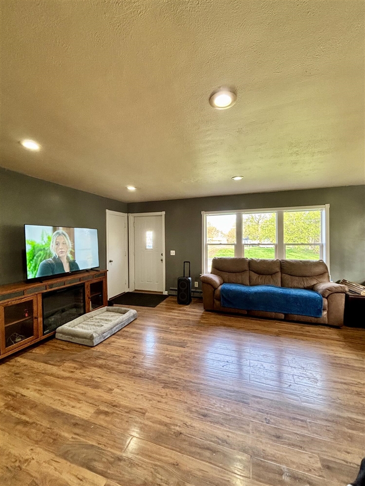 4th image of 4736 South St, Benton Harbor, MI 49022 | MLS# 70547209