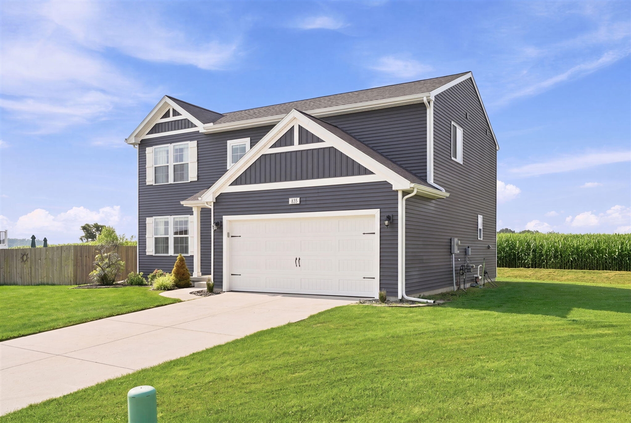 image of 835 Misty Ridge Dr, Middleville, MI 49333 | MLS# 70547229