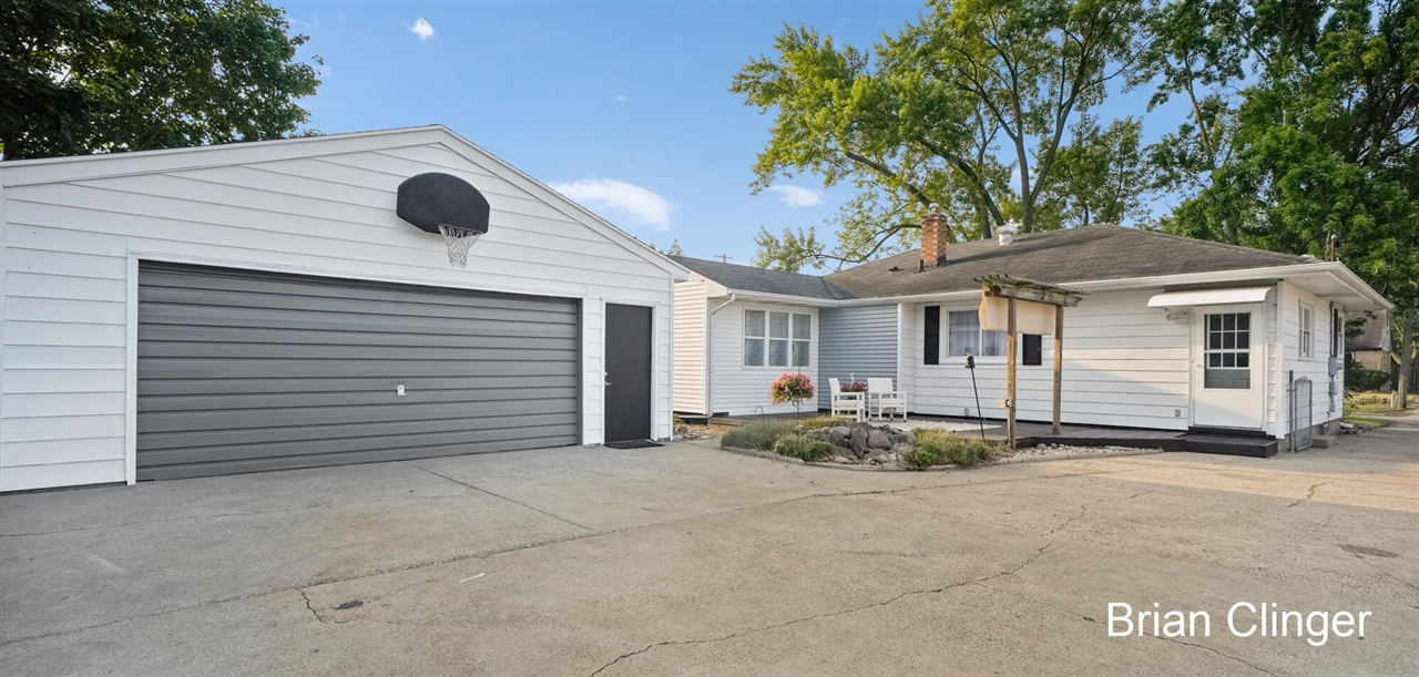2nd image of 1061 Den Hertog St, Wyoming, MI 49509 | MLS# 70547242