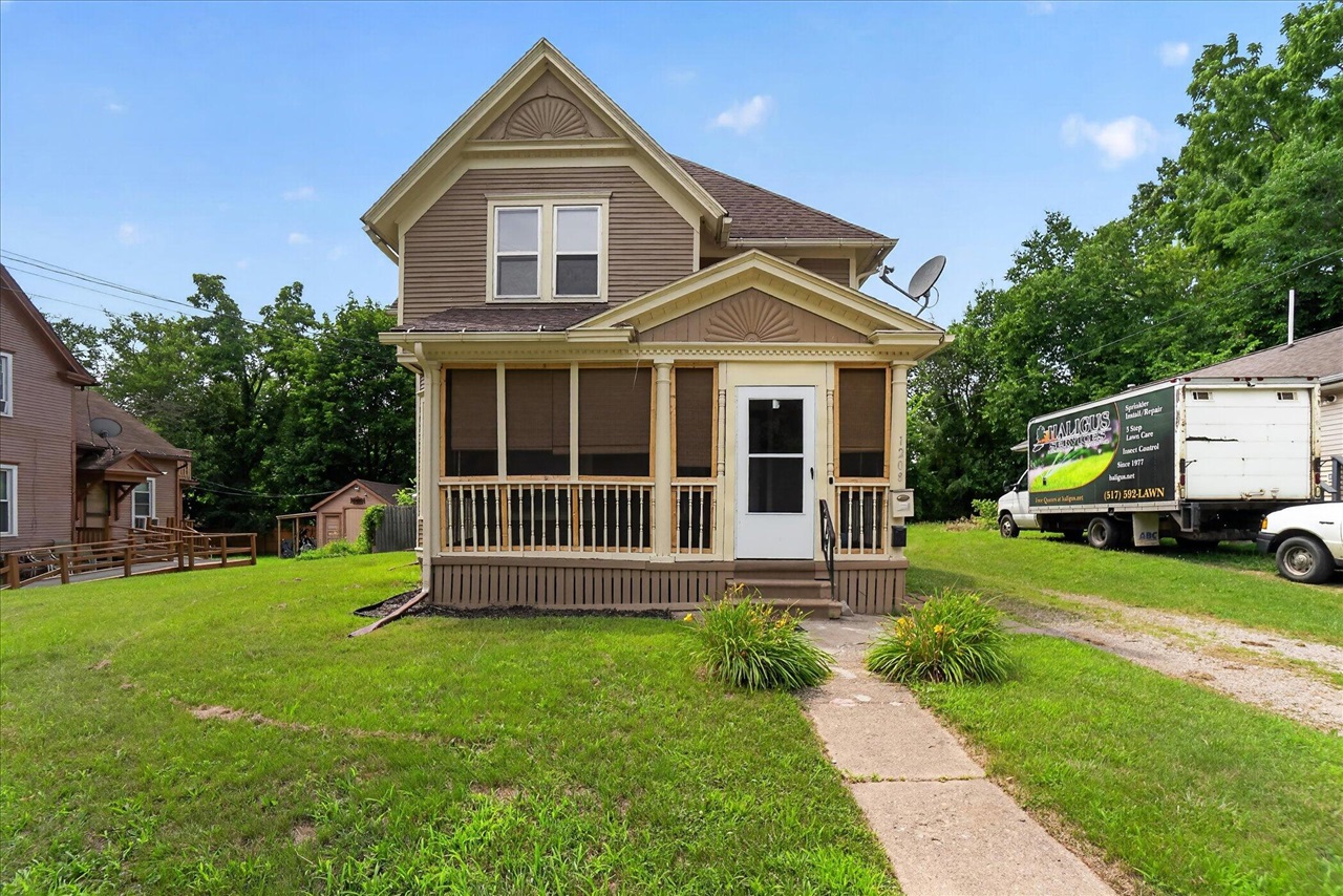 1st image of 1208 Maple Ave, Jackson, MI 49203 | MLS# 70547277