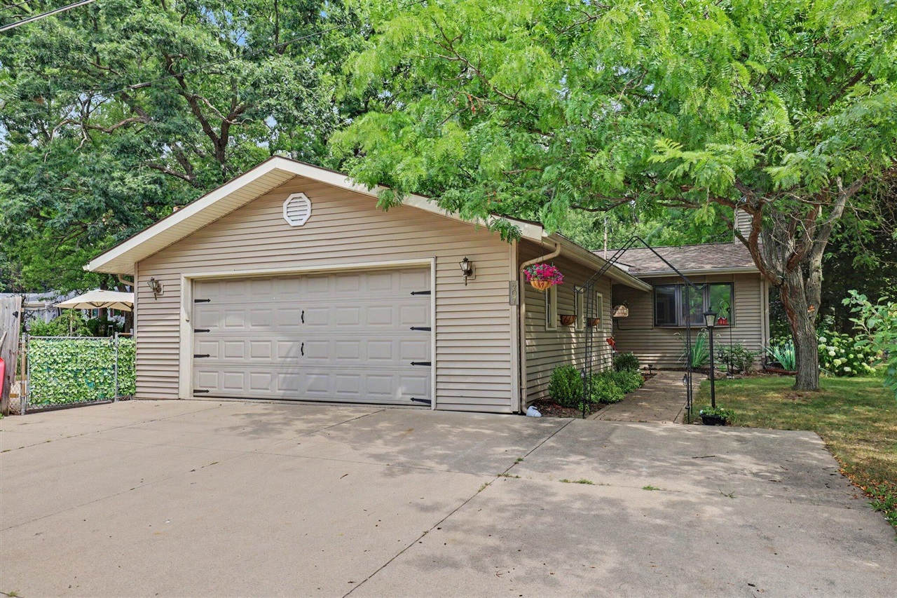 Homes for sale in Belding, MI | 507 Floral Dr, Belding, MI 48809 | MLS# 70547278