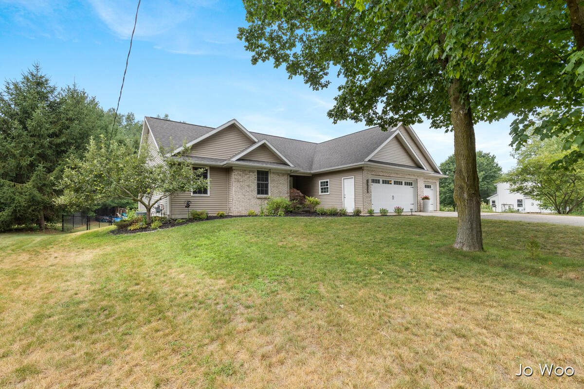 2nd image of 3529 Buttrick Ave, Ada, MI 49301 | MLS# 70547302