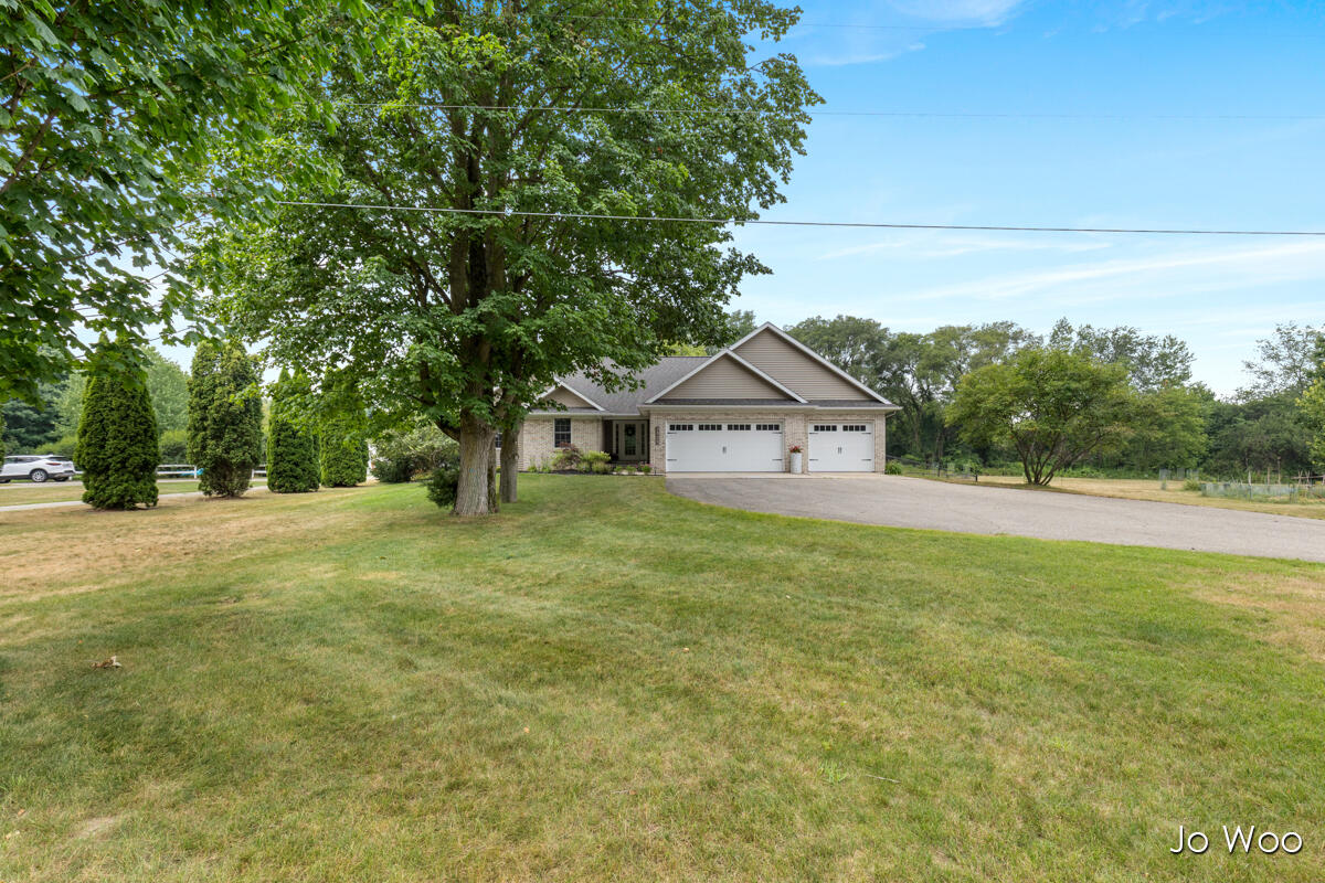 3rd image of 3529 Buttrick Ave, Ada, MI 49301 | MLS# 70547302