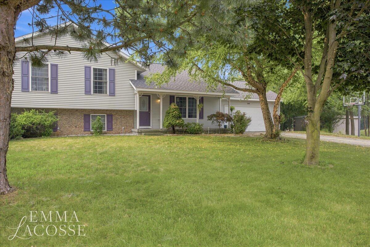 2nd image of 3560 Rush Creek Dr, Hudsonville, MI 49426 | MLS# 70547314