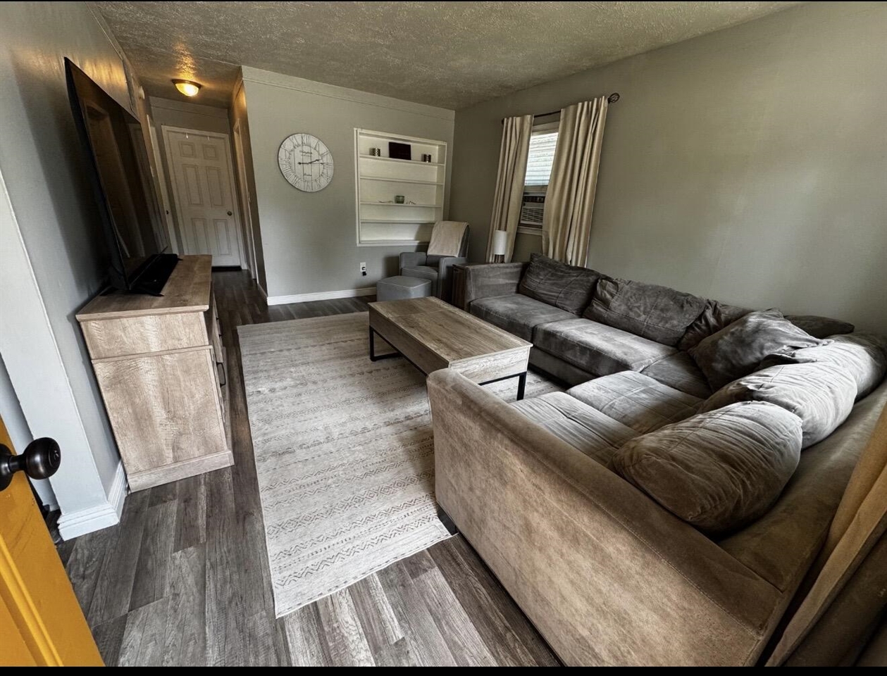 2nd image of 20889 E Ridgemont Rd, Harper Woods, MI 48225 | MLS# 70547315