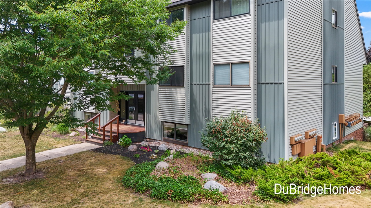 Homes for sale in Rockford, MI | 6711 Boca Vista Dr #102, Rockford, MI 49341 | MLS# 70547316