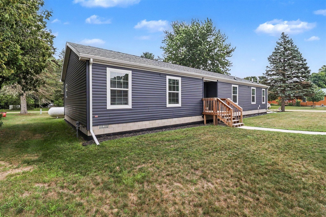 2nd image of 5957 E Ford Lake Dr Dr, Fountain, MI 49410 | MLS# 70547326