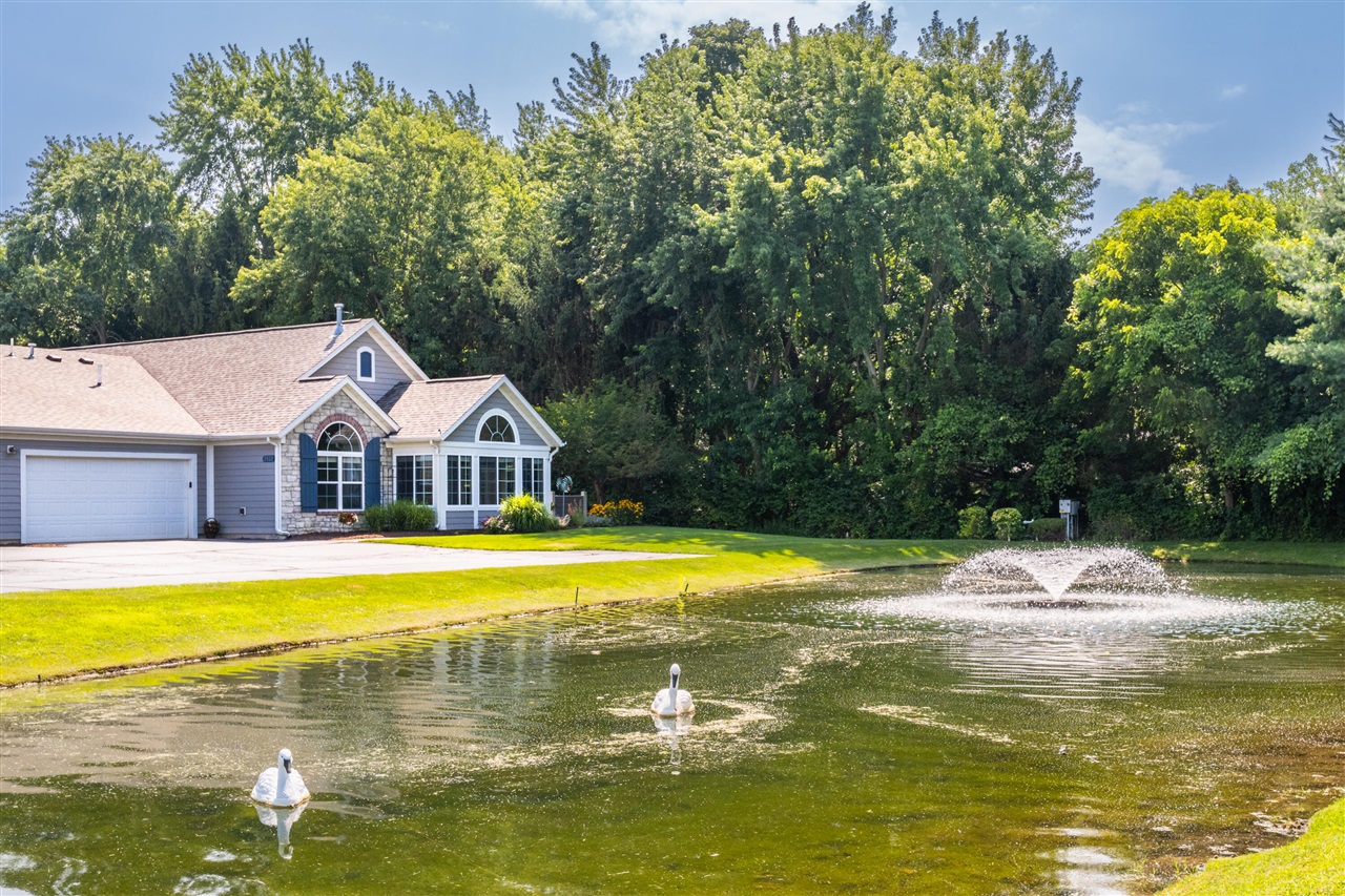 3rd image of 2822 Villa Ln, Benton Harbor, MI 49022 | MLS# 70547329