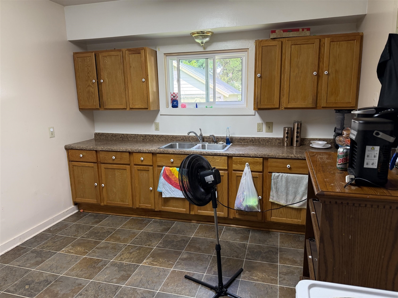 2nd image of 1004 S Jackson St, Jackson, MI 49203 | MLS# 70547336