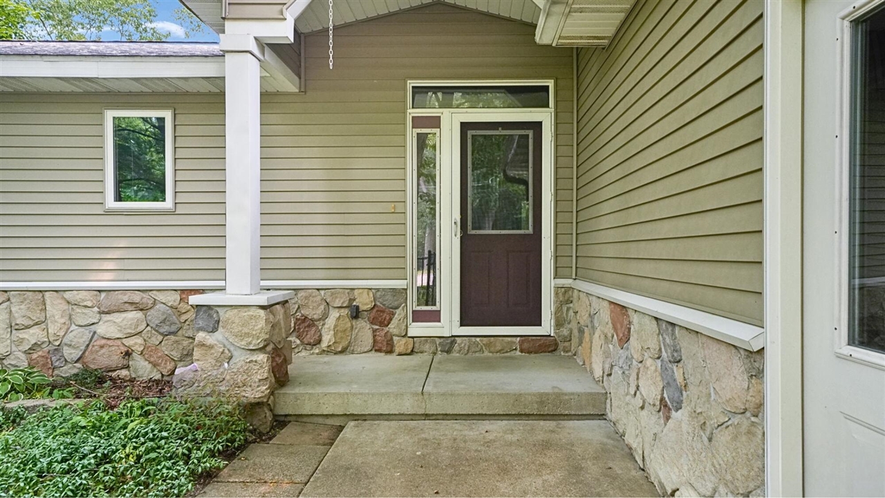 Photo 3 of Single family home for sale at 4864 Westshire Dr, Comstock Park, MI 49321 | MLS# 70547337 | Listing updated on 2026-09-16