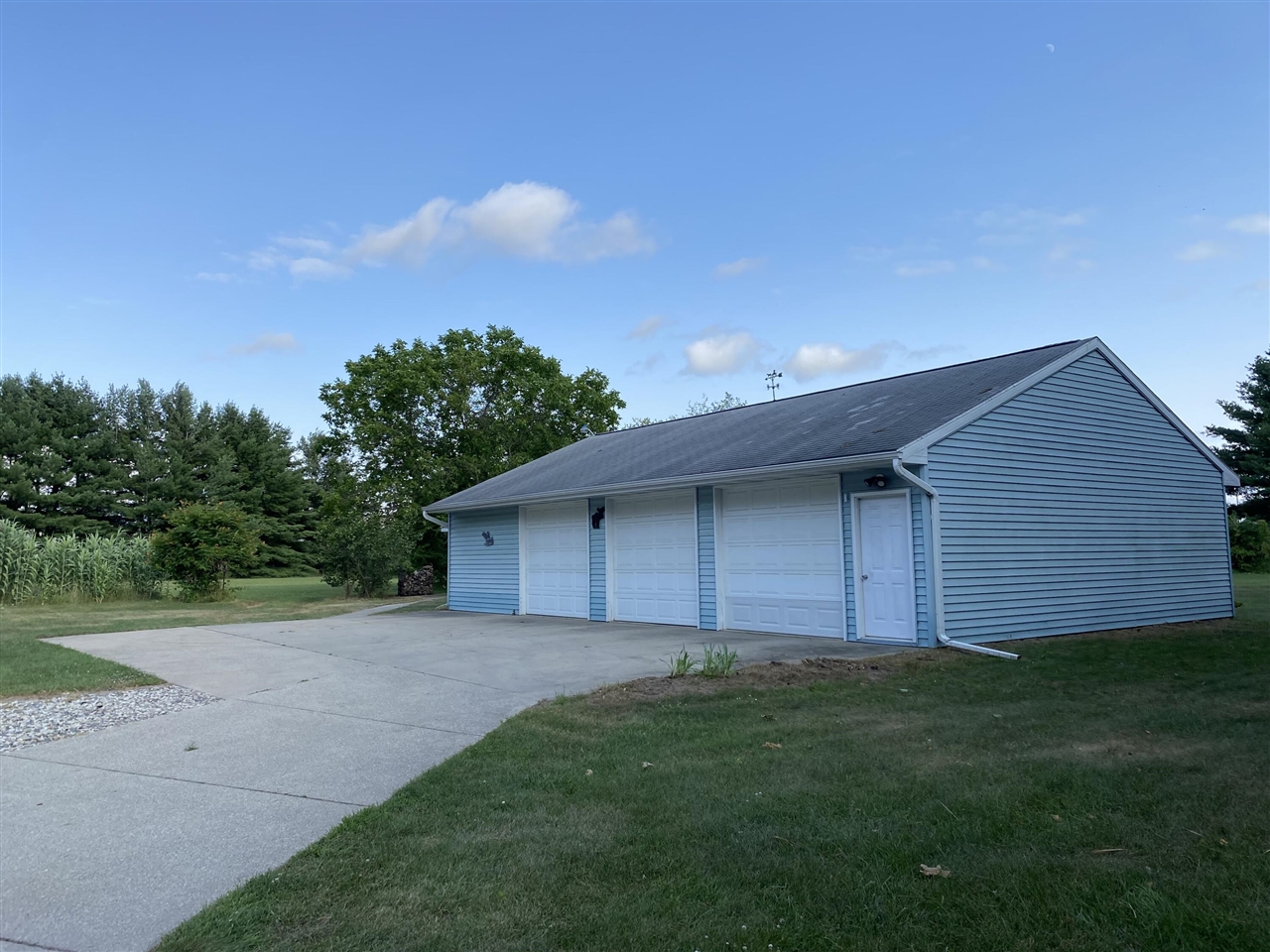 Photo 2 of Single family home for sale at 627 S Ensley St, Howard City, MI 49329 | MLS# 70547343 | Listing updated on 2026-10-03