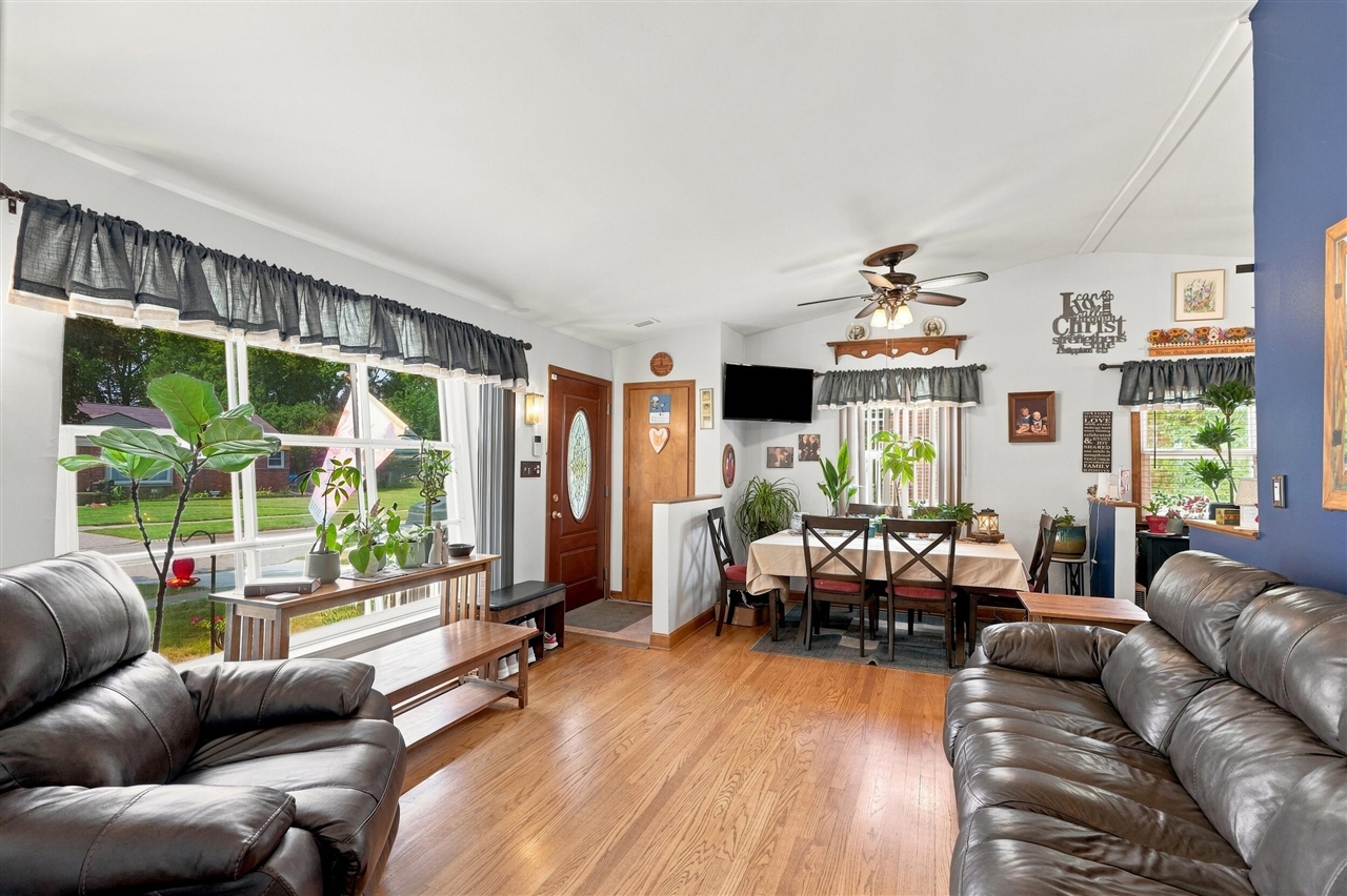 4th image of 29470 Robert Dr, Livonia, MI 48150 | MLS# 70547344