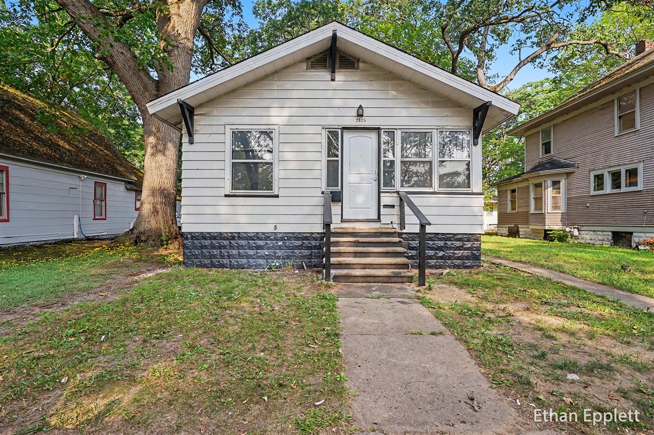 2nd image of 2825 7th St, Muskegon, MI 49444 | MLS# 70547354