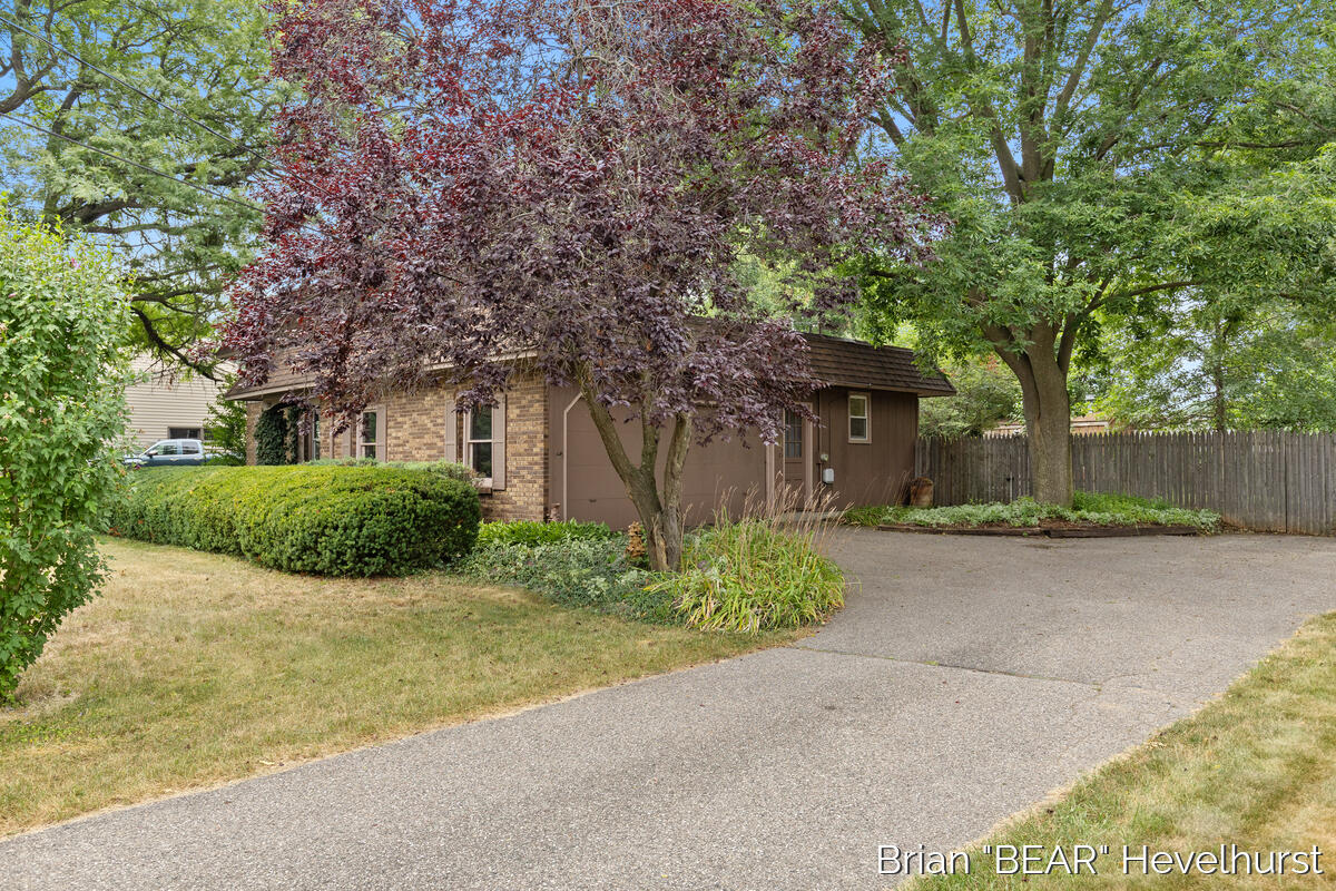 Homes for sale in Jenison, MI | 7917 22nd Ave, Jenison, MI 49428 | MLS# 70547357