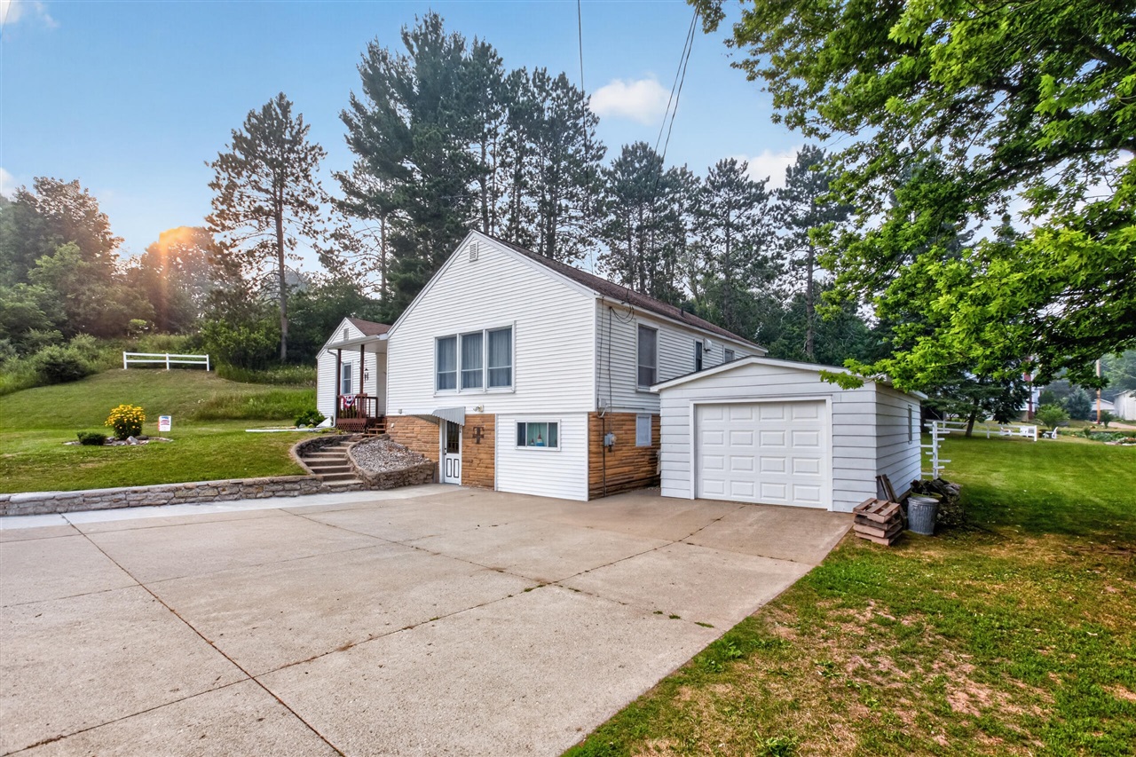 1st image of 226 W Church Ave, Reed City, MI 49677 | MLS# 70547369