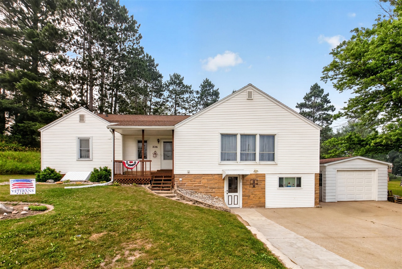 2nd image of 226 W Church Ave, Reed City, MI 49677 | MLS# 70547369