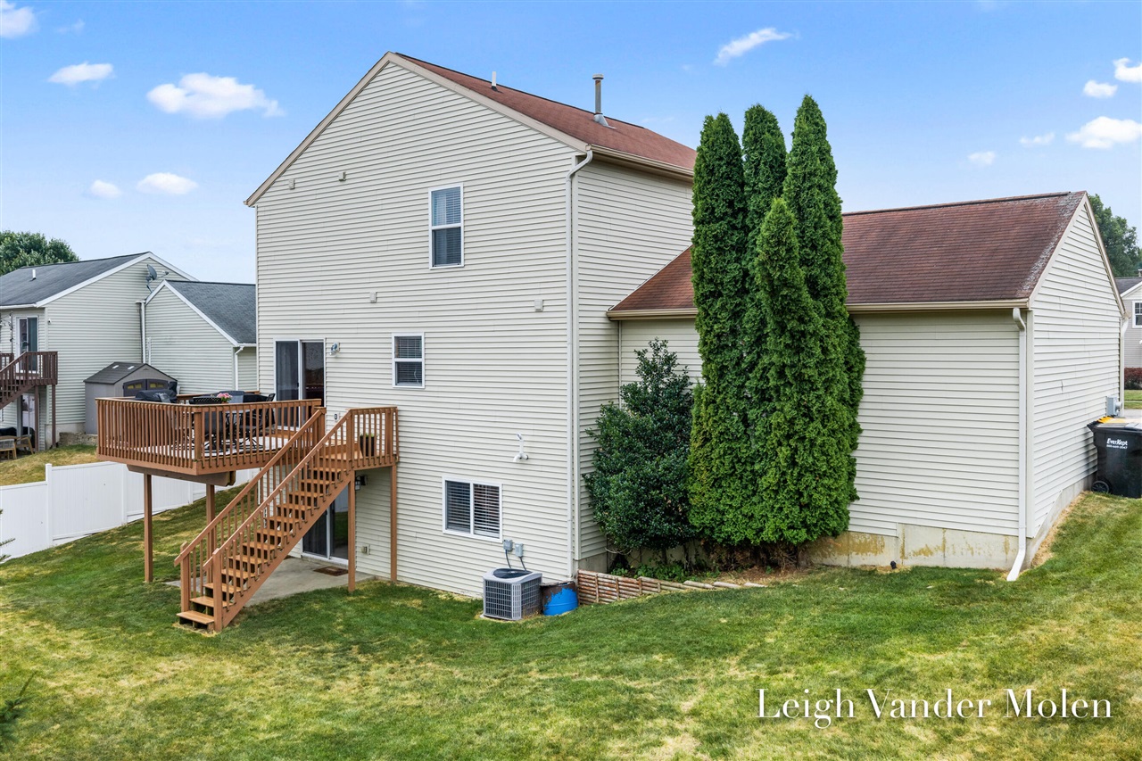 3rd image of 1811 Creed Ct, Wyoming, MI 49519 | MLS# 70547379