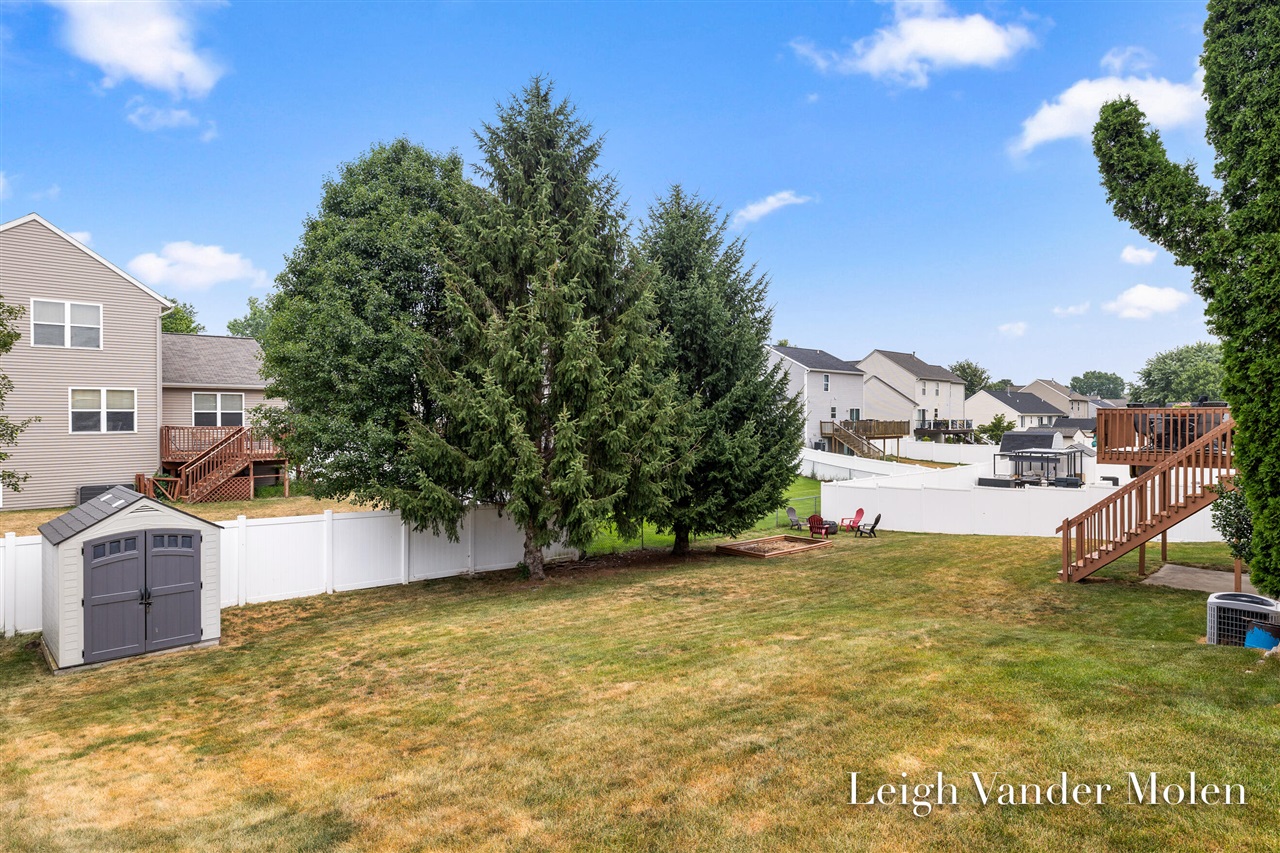 4th image of 1811 Creed Ct, Wyoming, MI 49519 | MLS# 70547379