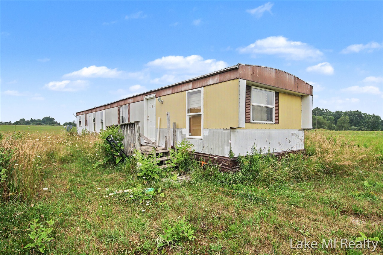 1st image of 12650 Jefferson Rd, Morley, MI 49336 | MLS# 70547408