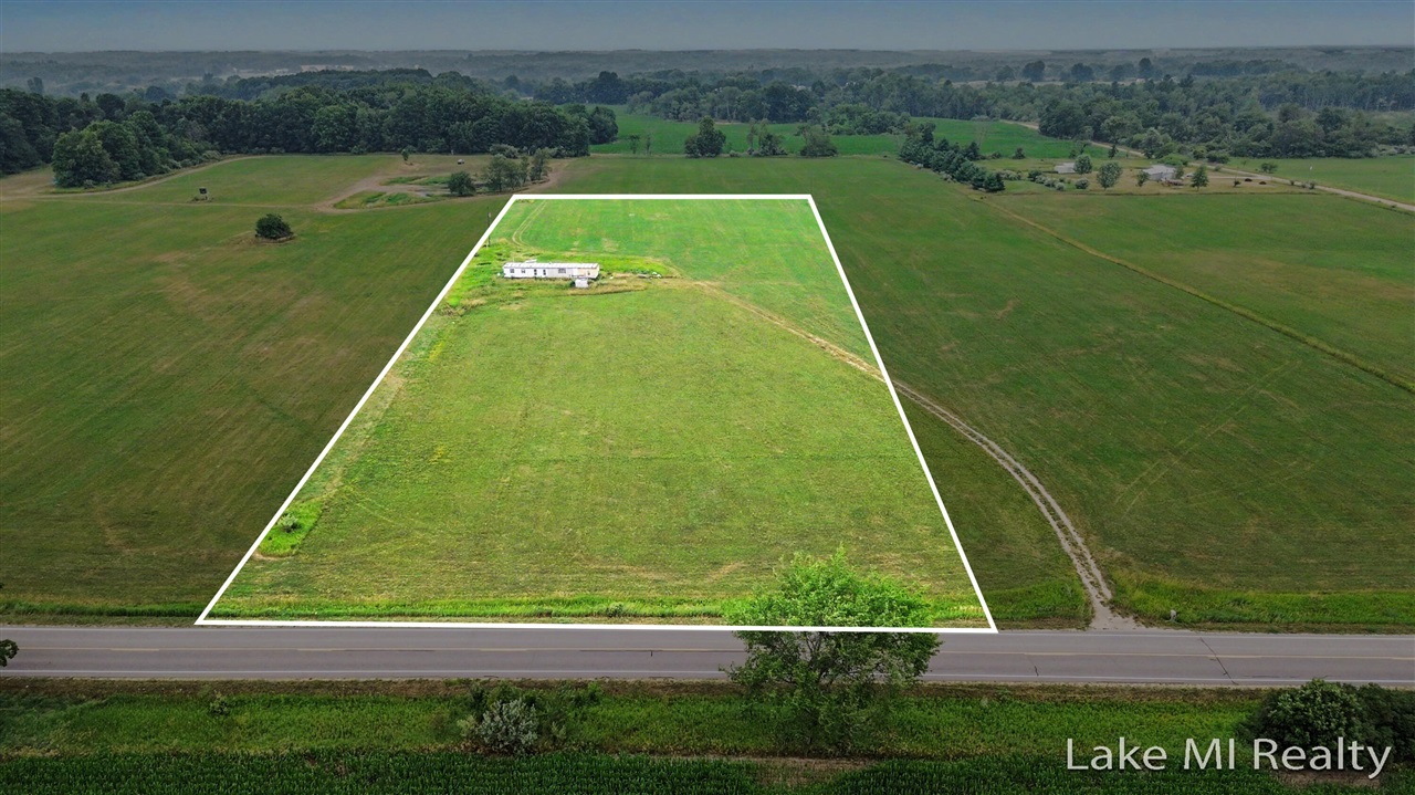 3rd image of 12650 Jefferson Rd, Morley, MI 49336 | MLS# 70547408