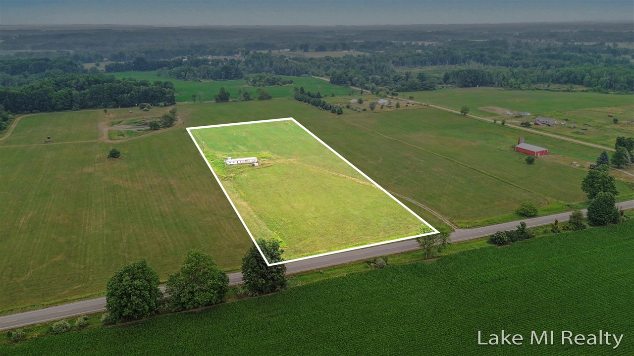4th image of 12650 Jefferson Rd, Morley, MI 49336 | MLS# 70547408