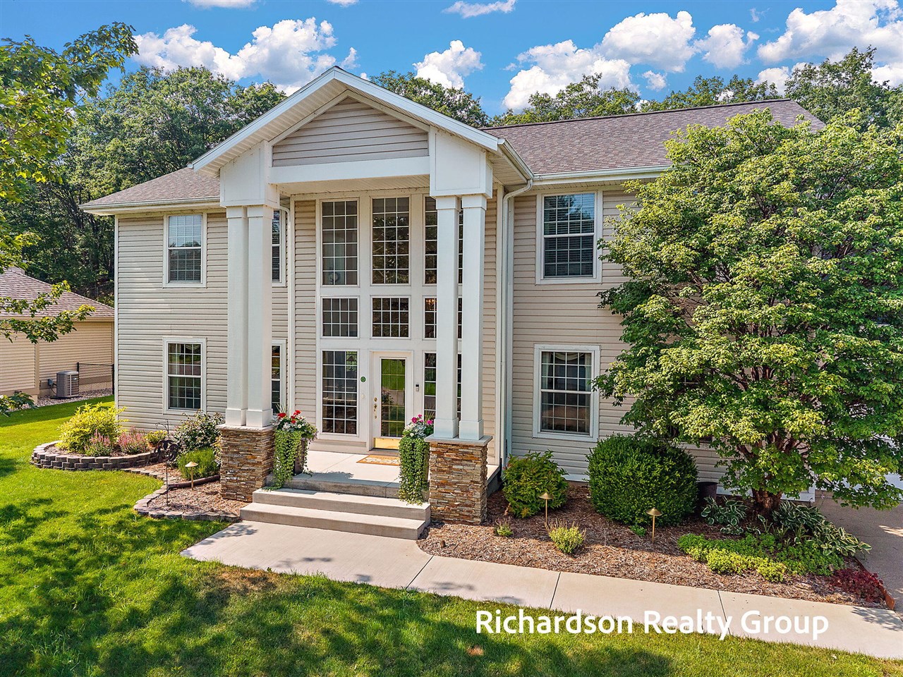 4th image of 18657 Sioux Dr, Spring Lake, MI 49456 | MLS# 70547465