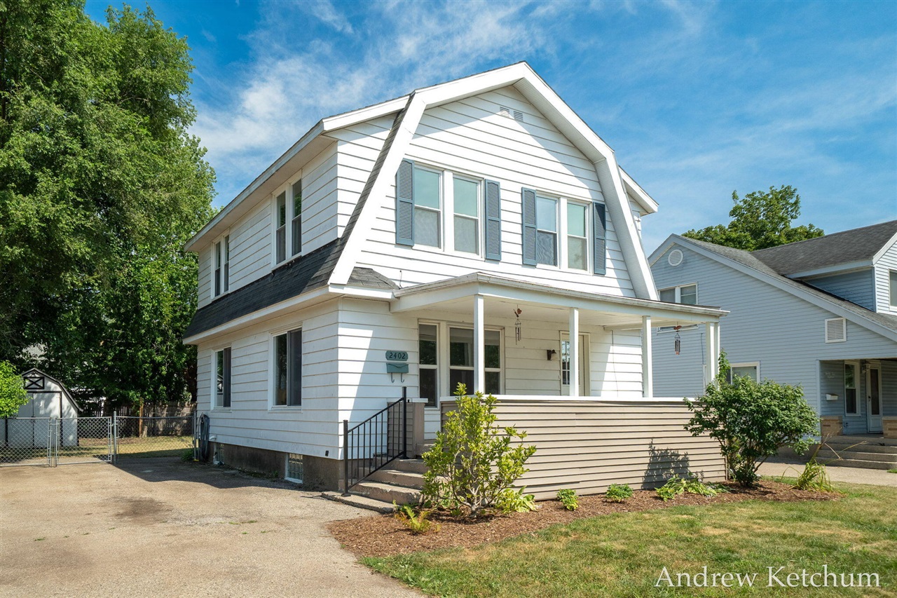 1st image of 2402 Lamar Ave, Wyoming, MI 49519 | MLS# 70547477