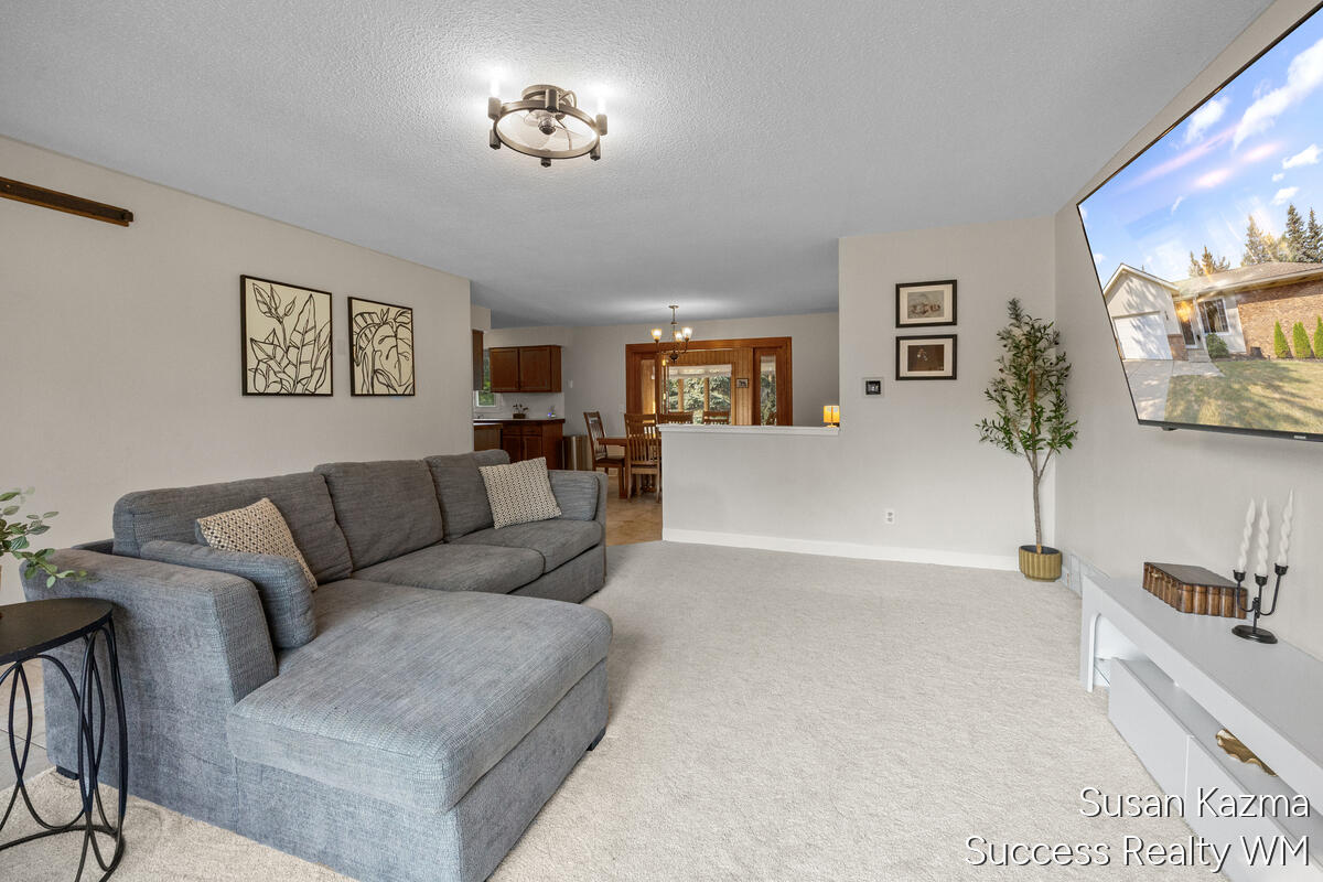 3rd image of 4437 Forest Park Dr, Wyoming, MI 49519 | MLS# 70547490
