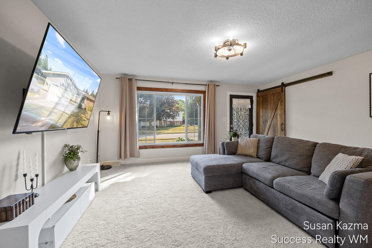 4th image of 4437 Forest Park Dr, Wyoming, MI 49519 | MLS# 70547490
